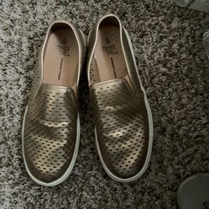 Gold flats/slide sneakers.